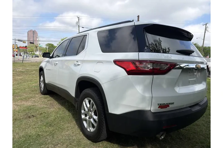 $22495 : 2019 Traverse LT Leather image 7
