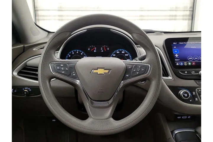$17998 : Chevrolet Malibu 2022 LT 4dr image 10