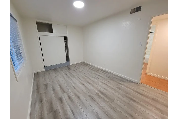 $1000 : Esta casa de 2 dormitorios y 1 image 3