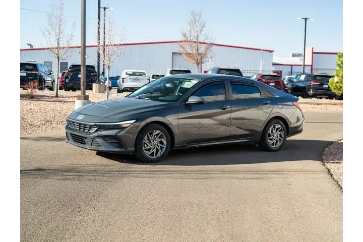 $23681 : 2024 Elantra Hybrid Blue image 10