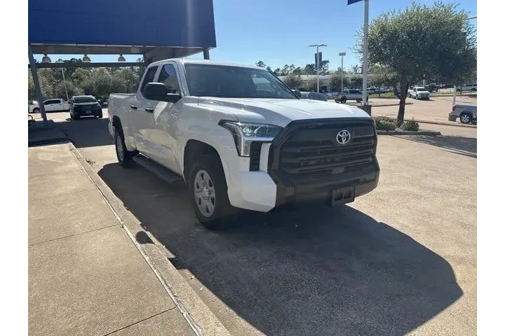 $36988 : Toyota Tundra 2024 4x4 SR 4d image 2