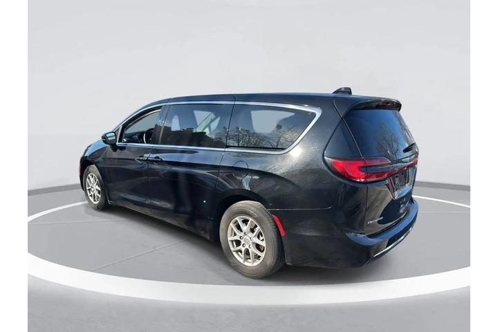 $27990 : Chrysler Pacifica 2024 Touri image 5