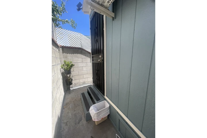 $700 : Se Renta Habitación Pequeña image 2
