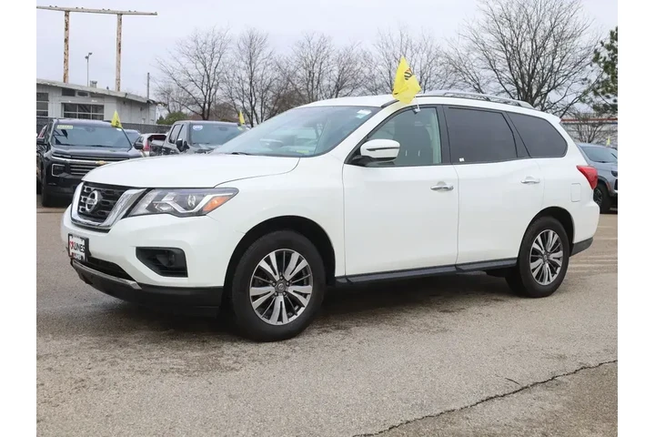 $17777 : Nissan Pathfinder 2019 4x4 S image 5