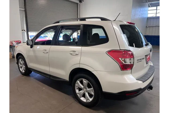 $14940 : Subaru Forester 2015 AWD 2.5 image 5