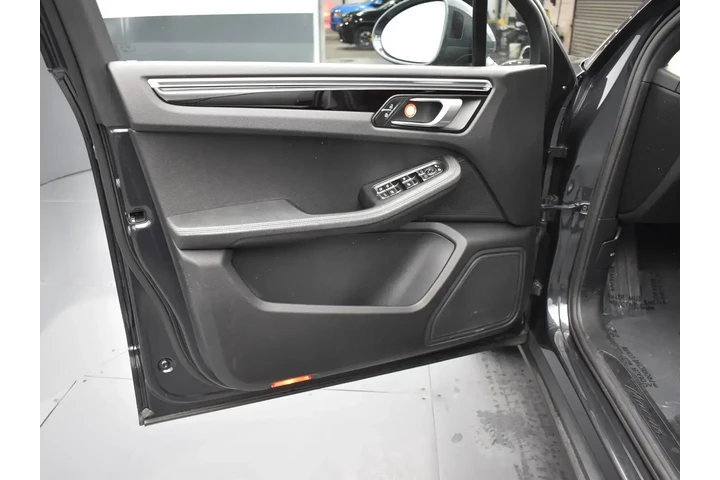 $33552 : Porsche Macan 2021 AWD 4dr S image 5