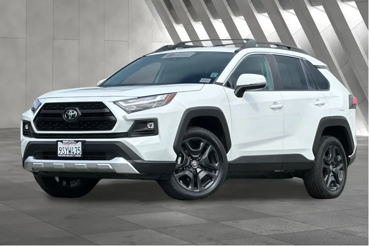 $27900 : Toyota RAV4 2023 AWD Adventu image 2