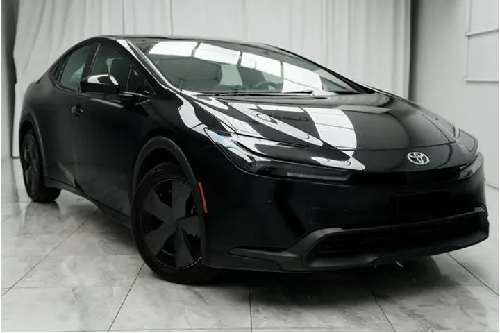 $25900 : Toyota Prius 2024 LE 4dr Hat image 1