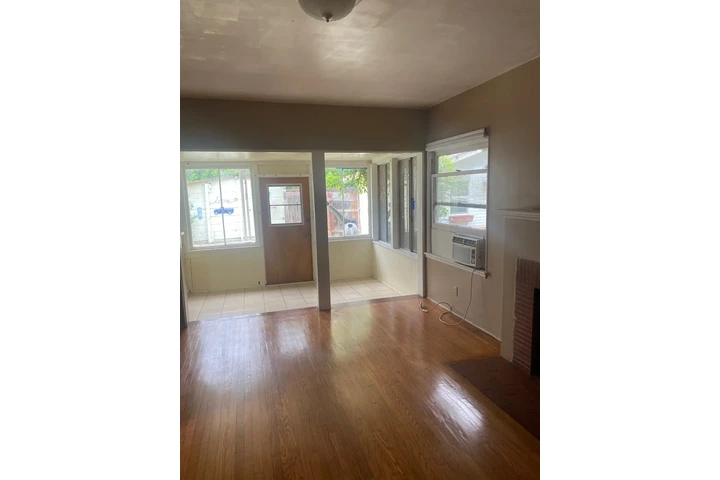 $1700 : Casa de renta image 1