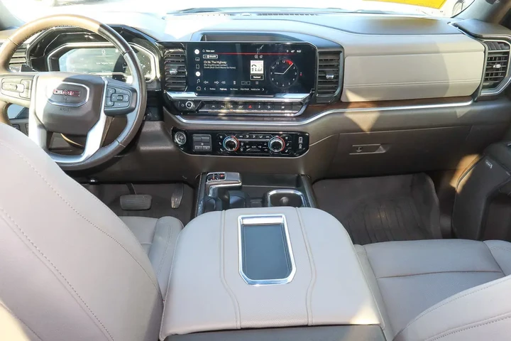 $43988 : 2022 Sierra 1500 4WD Crew Cab image 10