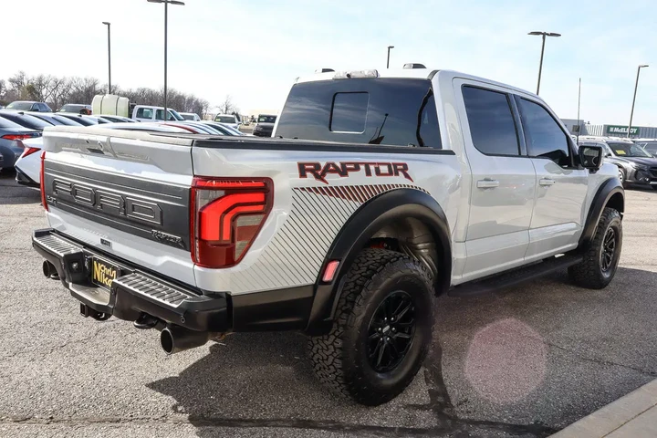 $78988 : 2025 F-150 Raptor 4WD SuperCr image 4