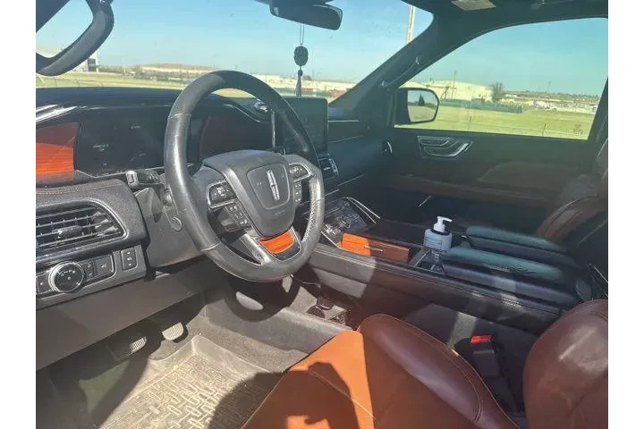 $29457 : Lincoln Navigator 2019 4x4 R image 9