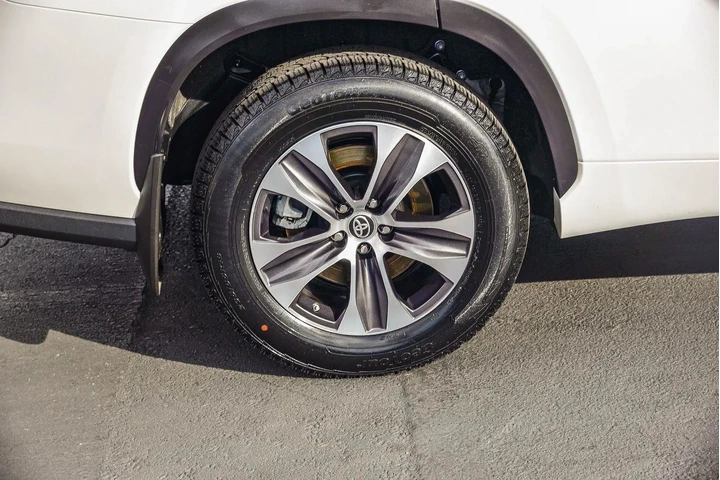 $36498 : Toyota Highlander 2023 XLE 4 image 9