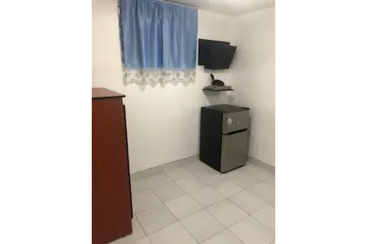 $800 : Cuarto para Sra./Srta. image 3