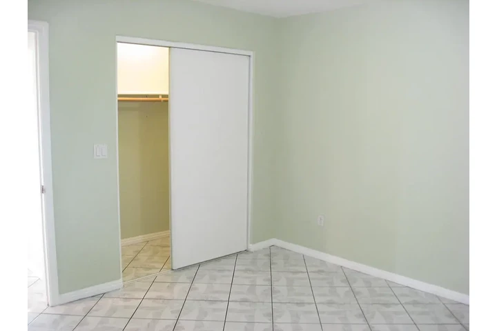 $1250 : Fontana - Renta Listo image 2