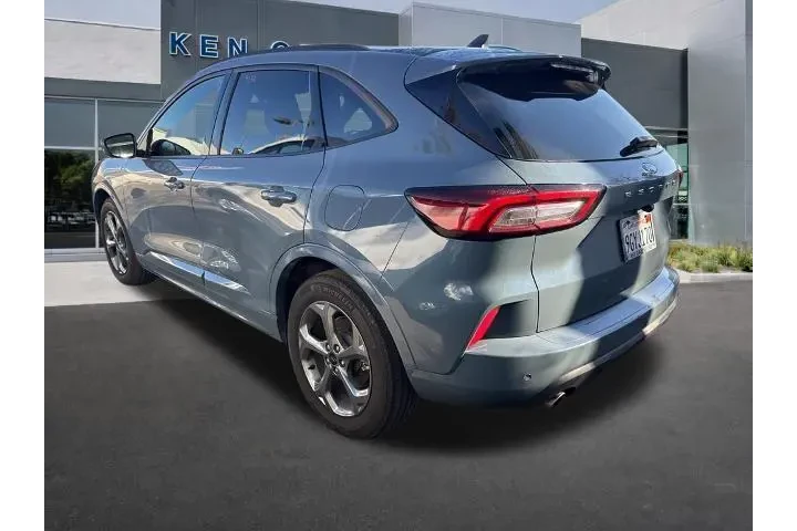 $22054 : Ford Escape 2023 ST-Line 4dr image 6