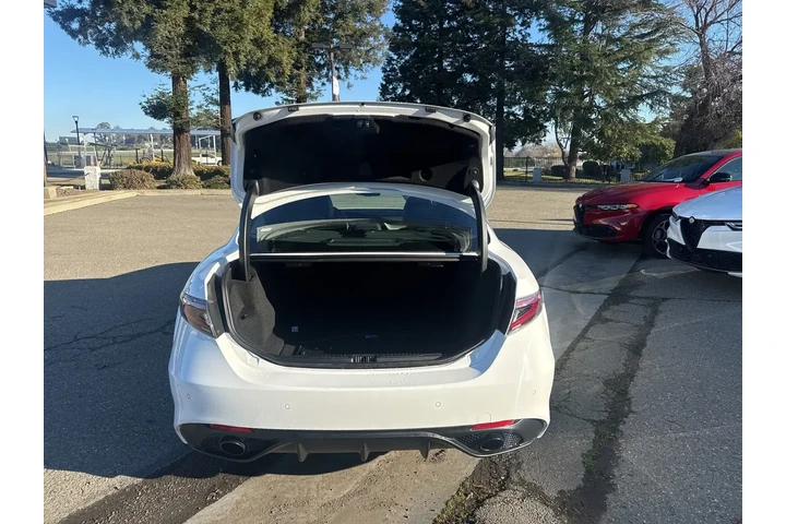 $35999 : Alfa Romeo Giulia 2025 4dr S image 7