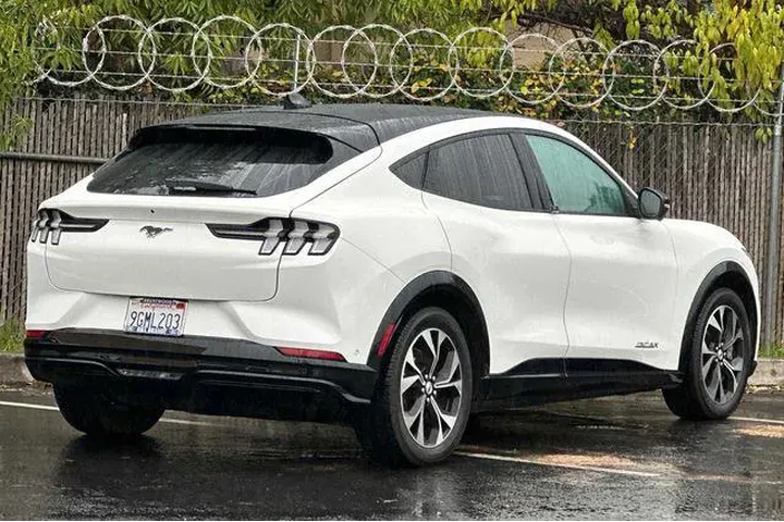 $24937 : Ford Mustang Mach-E 2023 Pre image 3