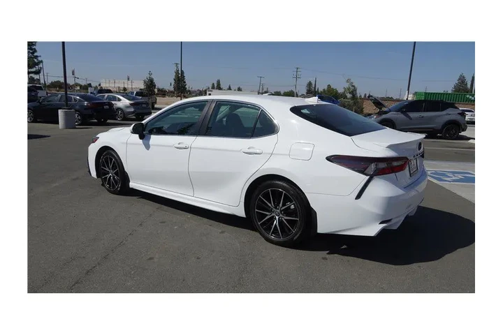 $27984 : 2024 Camry SE Sedan 4D image 7