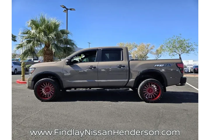 $35984 : Nissan Titan 2021 4x4 SV 4dr image 3