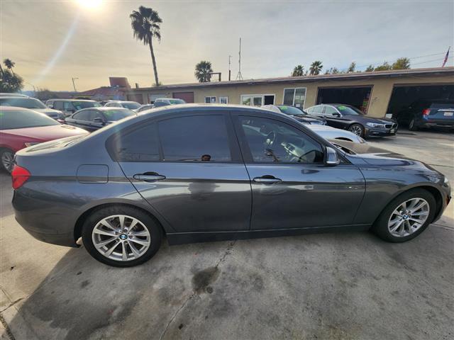 $13995 : 2017 BMW 3-Series 320i Sedan image 3