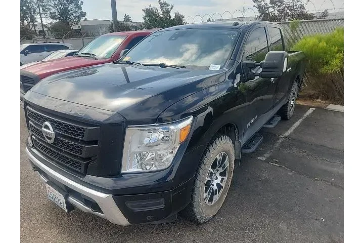 $29991 : Nissan Titan 2021 4x4 SV 4dr image 3