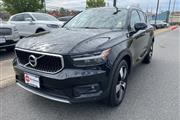 PRE-OWNED 2021 VOLVO XC40 MOM