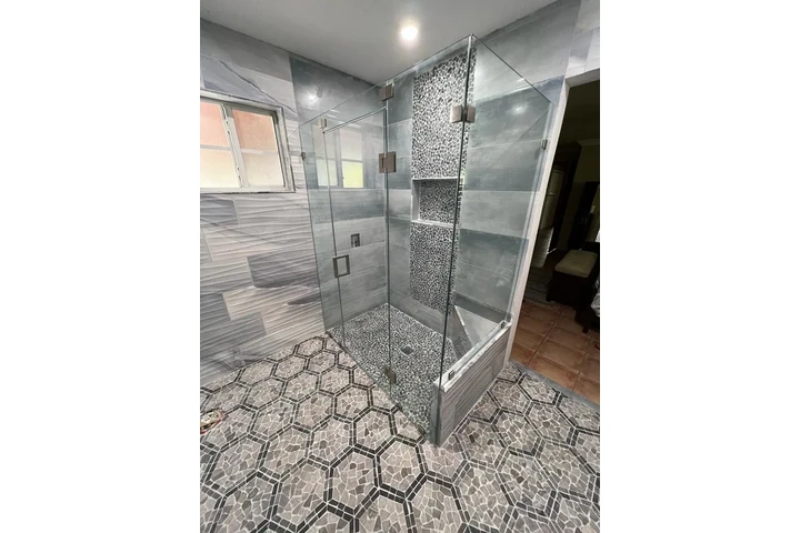 Glass shower doors image 2