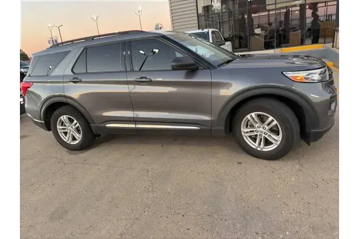 $30779 : Ford Explorer 2023 XLT 4dr S image 2