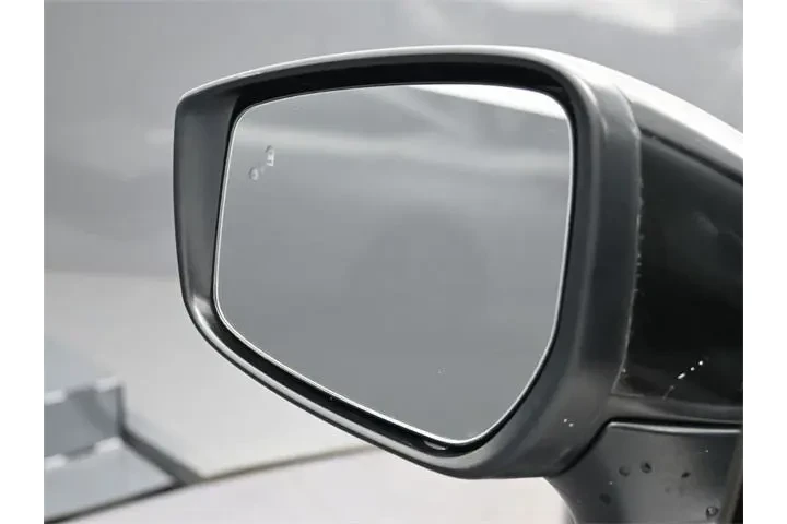 $17995 : Nissan Versa 2025 SR 4dr Sed image 8