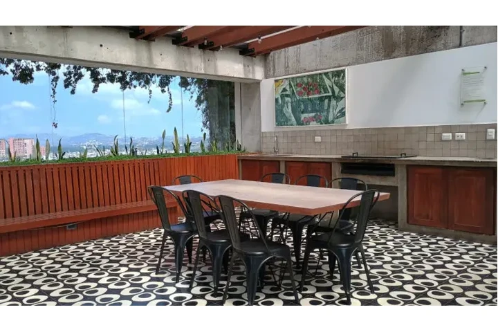 $150000 : Venta de Apartamento zona 10 image 4