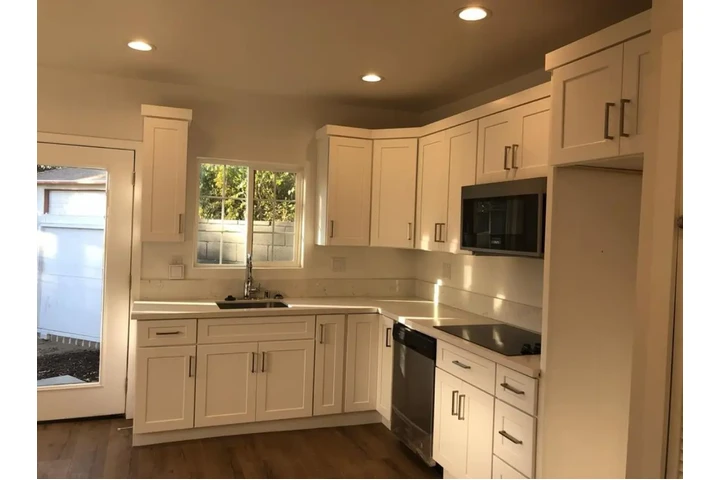 $1000 : A beautiful modern house!! image 3