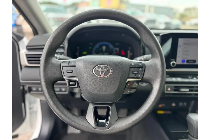 2025 Camry LE image 10