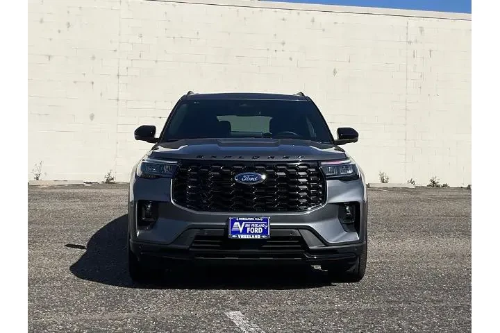 $49888 : Ford Explorer 2025 AWD ST-Li image 9