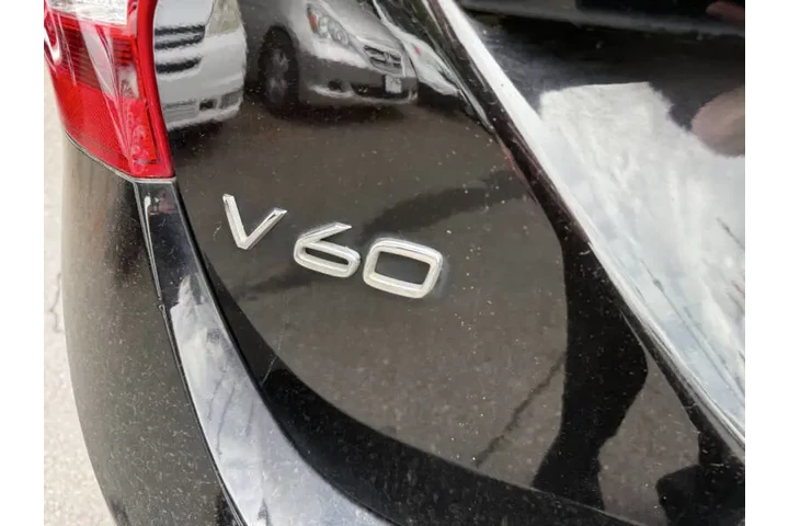 $9888 : 2015 V60 T5 Drive-E Platinum image 10
