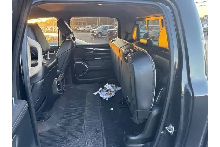 $33689 : Ram 1500 2020 4x4 Laramie 4d image 6