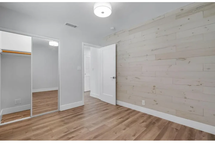 $2500 : 3 Bedroom home in James M wood image 9