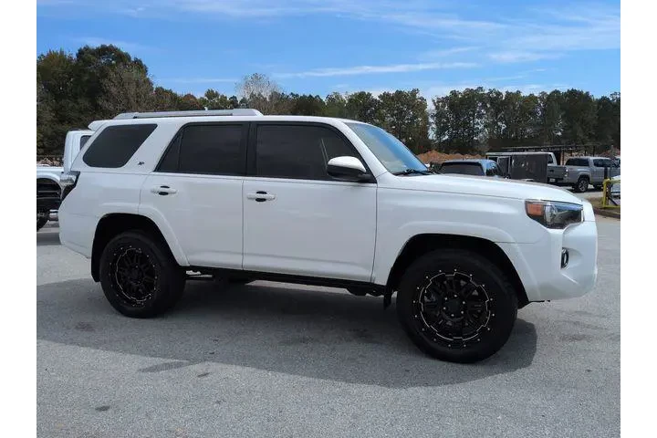 $28522 : Toyota 4Runner 2017 4x4 SR5 image 2