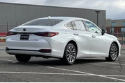 $32498 : Lexus ES 250 2022 AWD 4dr Se thumbnail