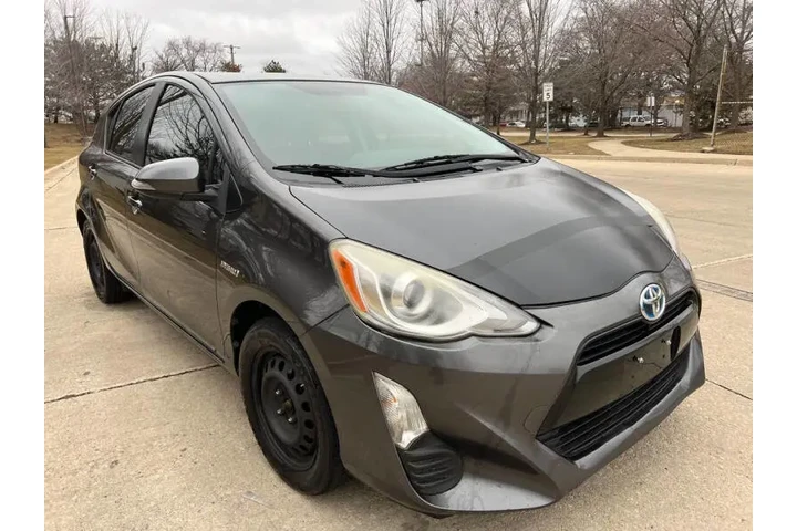$8997 : 2016 Prius c Two image 8