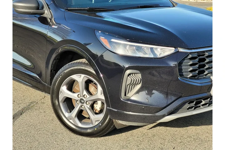 $20984 : Ford Escape 2023 AWD ST-Line image 9