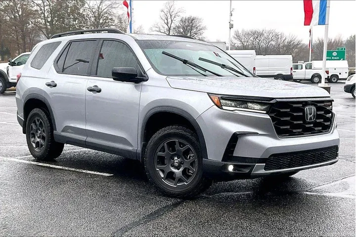 $39941 : Honda Pilot 2023 AWD TrailSp image 1