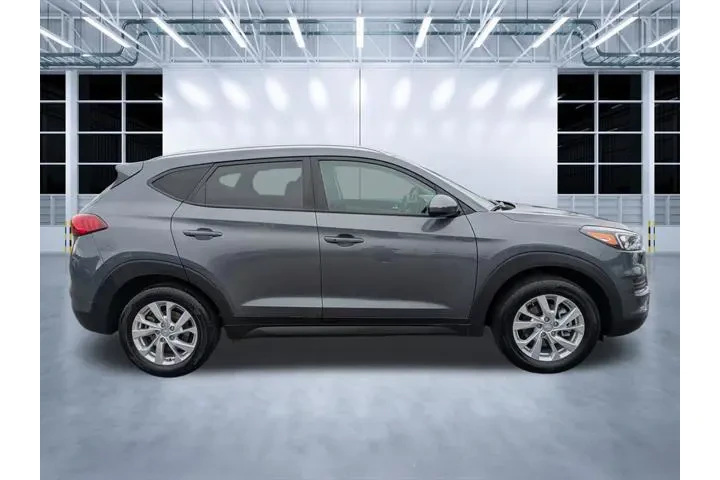 $18900 : Hyundai TUCSON 2021 Value 4d image 3