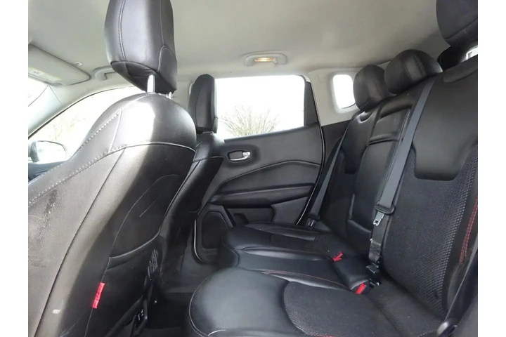 $10900 : 2019 Compass Trailhawk 4x4 image 8