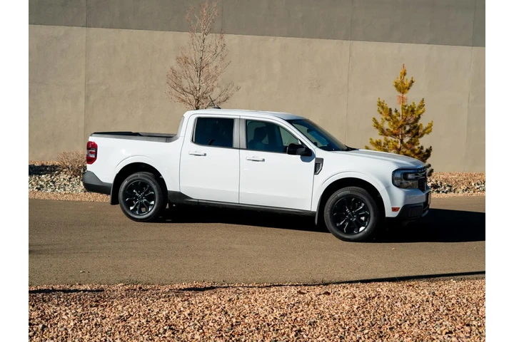 $34988 : 2024 Maverick LARIAT image 2