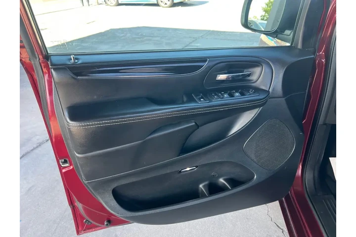 2019 Grand Caravan SXT image 10