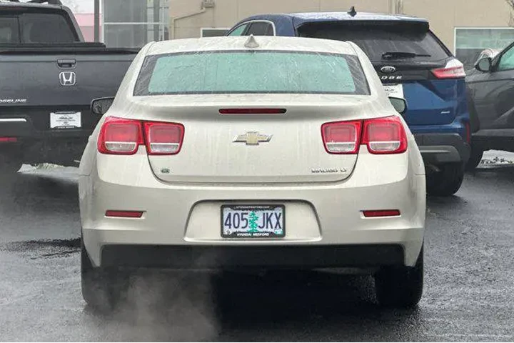 $9921 : Chevrolet Malibu Limited 201 image 5