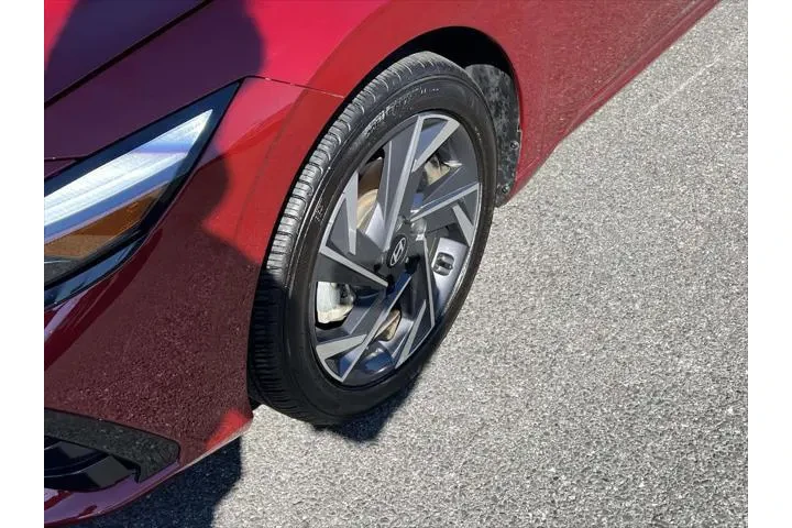 $18788 : Hyundai ELANTRA 2024 SEL 4dr image 8