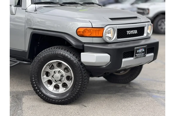 $28995 : Toyota FJ Cruiser 2012 4x4 4 image 3