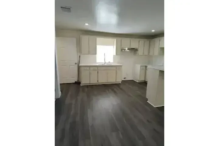 $2950 : HUNTINGTON PARK RENTO CASA image 7